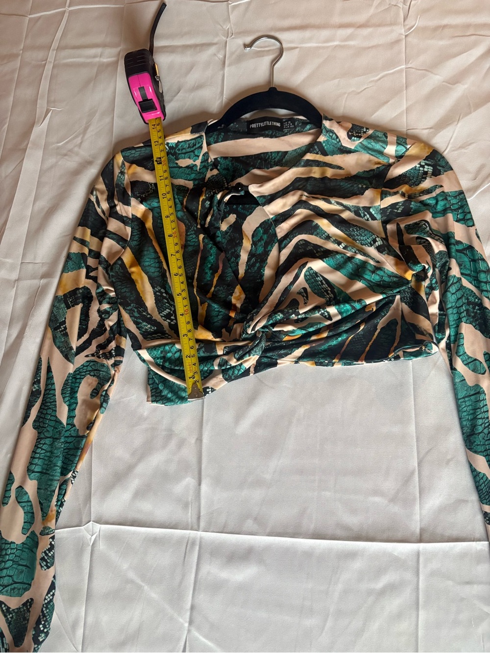 PrettyLittleThing Teal and Black Animal-Print Long Sleeve Crop Top